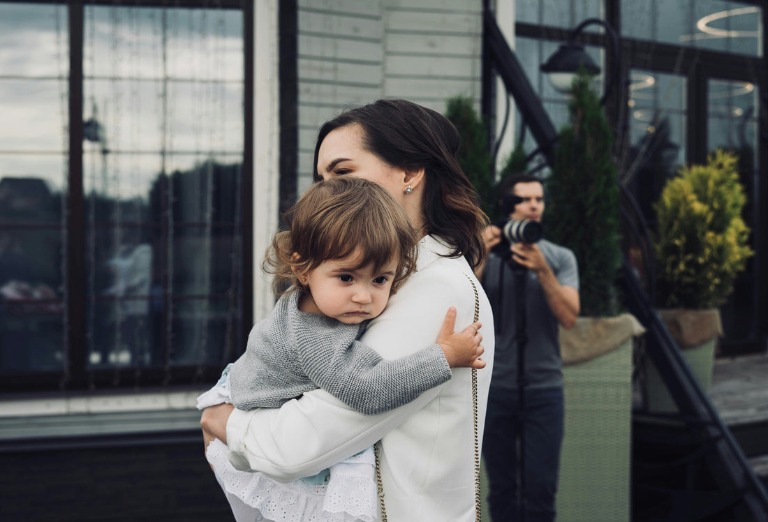 Zwischen Liebe und Überforderung: Wenn Mamas Mutterschaft ehrlich hinterfragen
